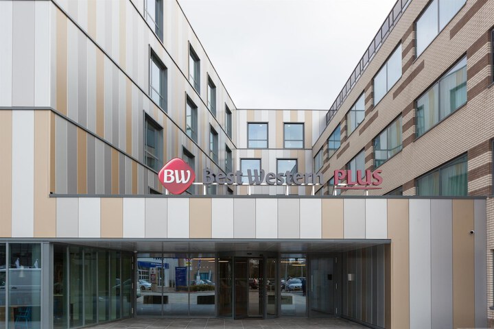 Hotel 43 of 44