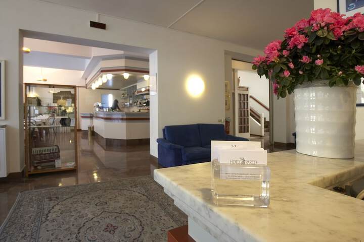 Entrance & Lobby
