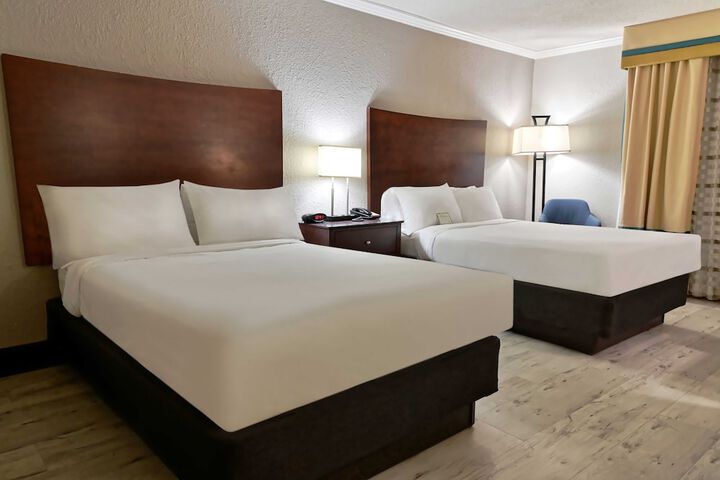 Double Accessible King Size Bed (2 of 10)
