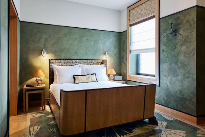 Room 27 of 146