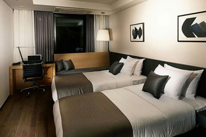 Room 4 of 27