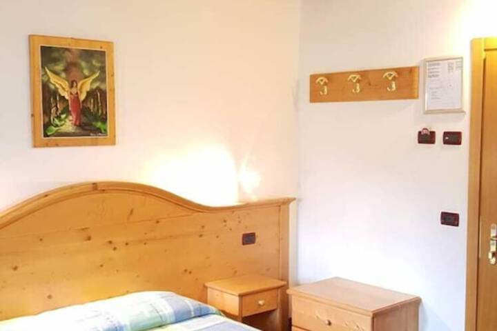 Room 9 of 37