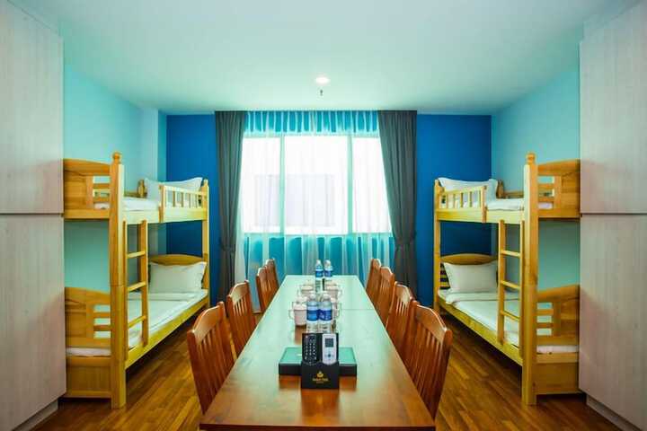 Room 13 of 38