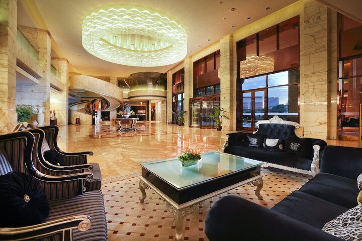 Entrance & Lobby
