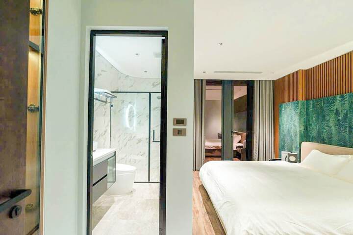 Room 83 of 168