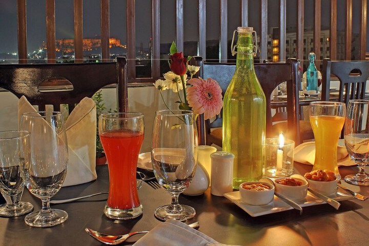 Dining 9 of 14