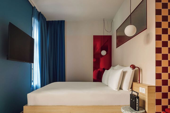 Room 46 of 232