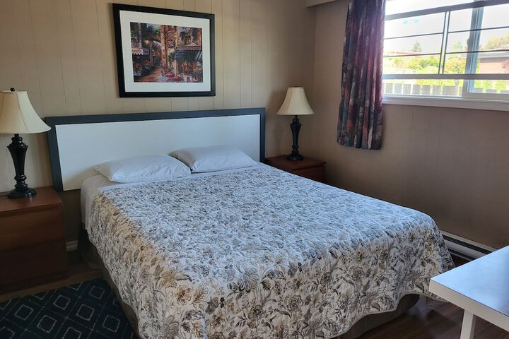 Room 5 of 11