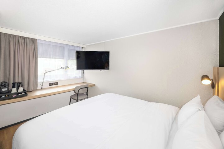 Room 9 of 36