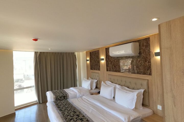 Room 15 of 30
