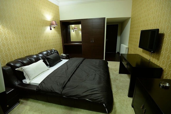 Room 12 of 17