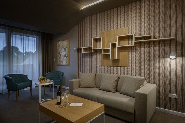 Room 51 of 102