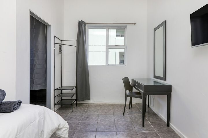 Room 16 of 28