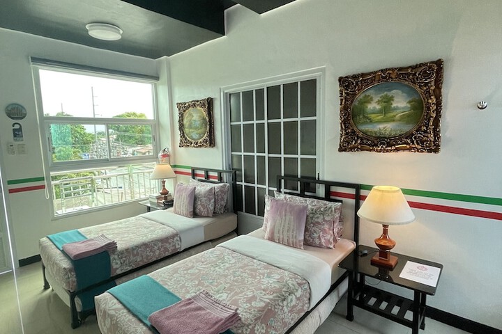 Room 6 of 17