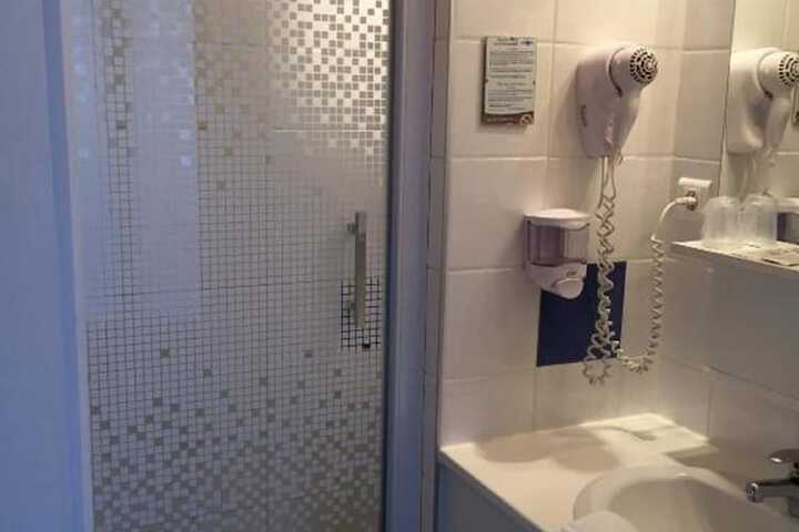 Room 40 of 52