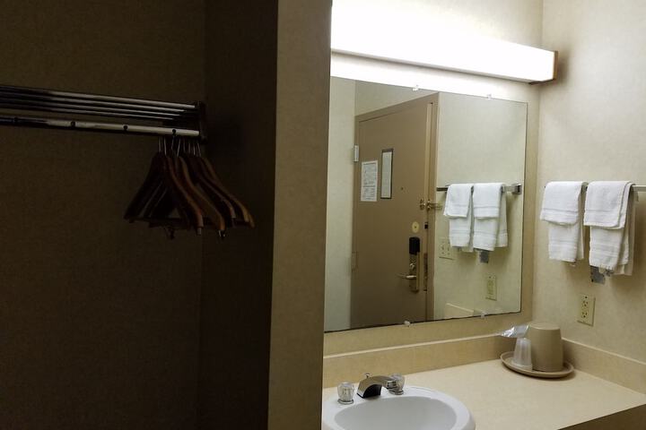 Bathroom sink