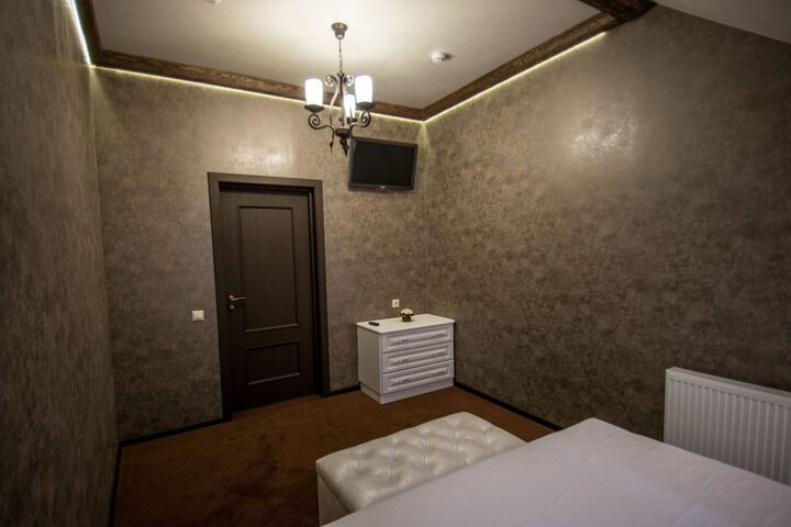 Room 23 of 66