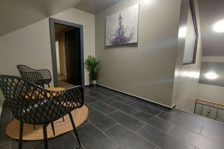 Room 50 of 98
