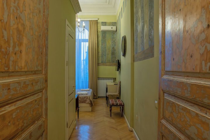 Room 34 of 91