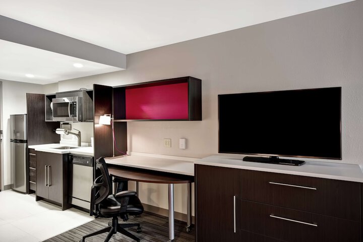 1 King Bed Studio Suite (2 of 12)