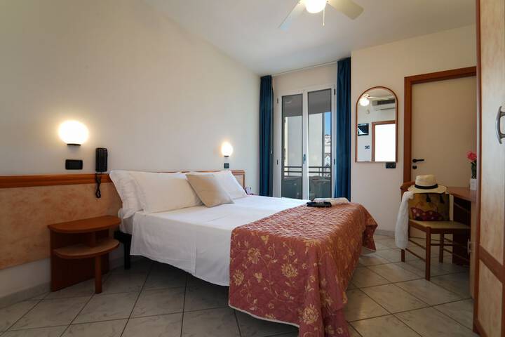 Room 6 of 38