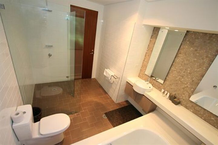 Room 10 of 12