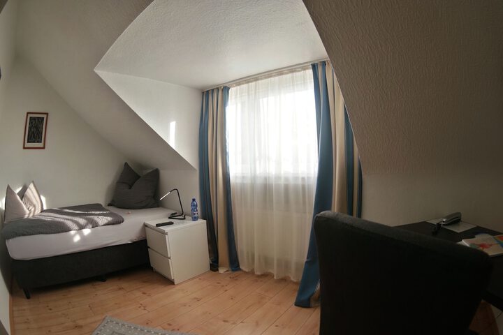 Room 12 of 30