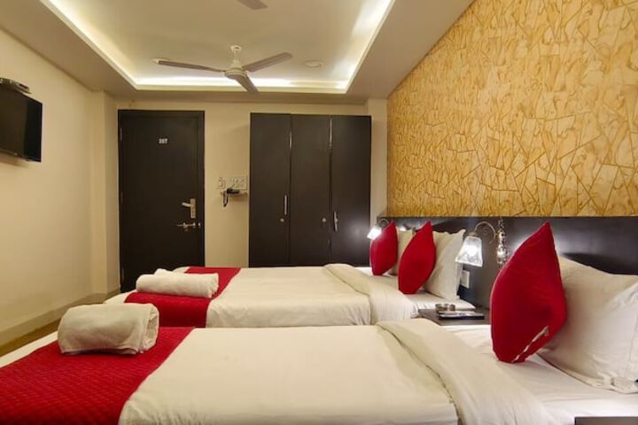 Room 9 of 26
