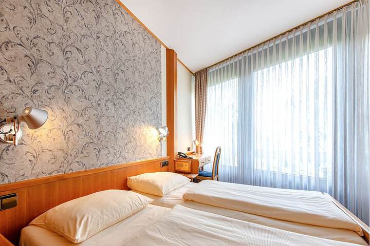 Room 44 of 130