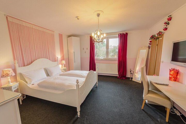 Room 3 of 27
