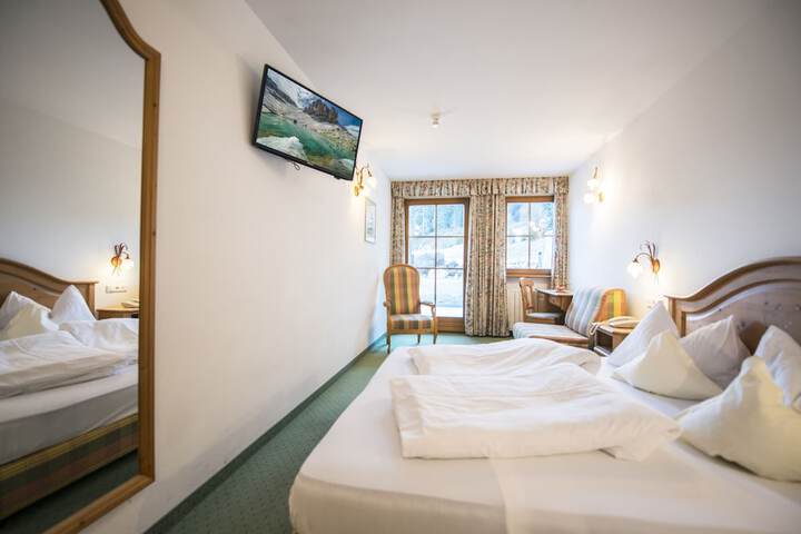 Room 10 of 34