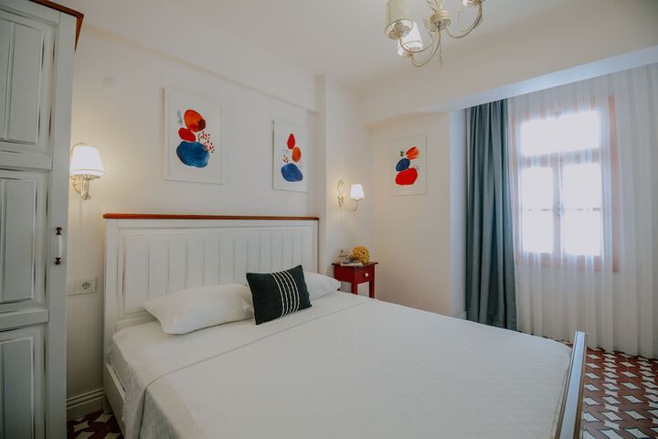 Room 11 of 33