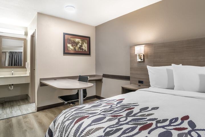 1 King Bed (7 of 26)