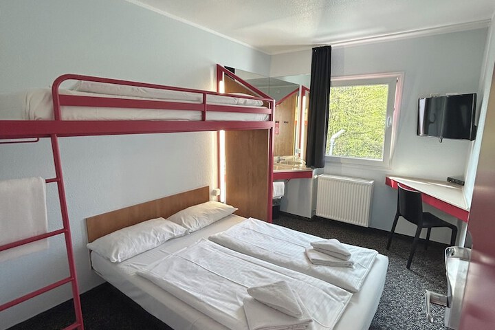 Room 3 of 20