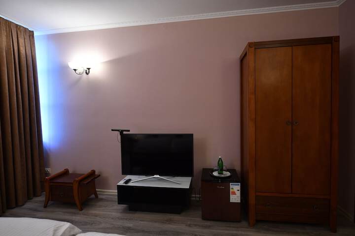 Room 25 of 29