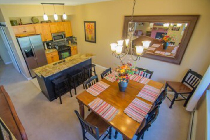 Dining 7 of 40