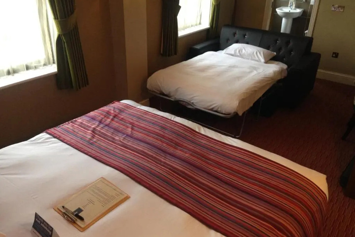 Room 3 of 16