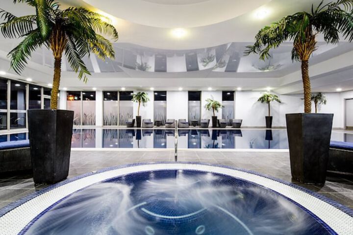 Pool Hotel