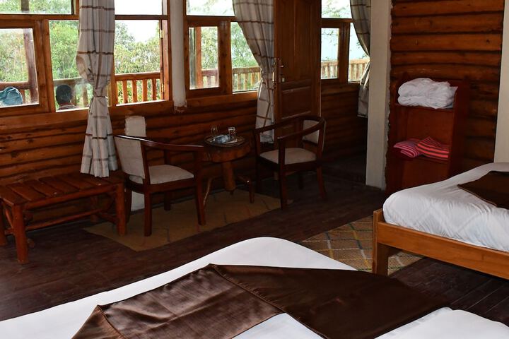 Room 4 of 76