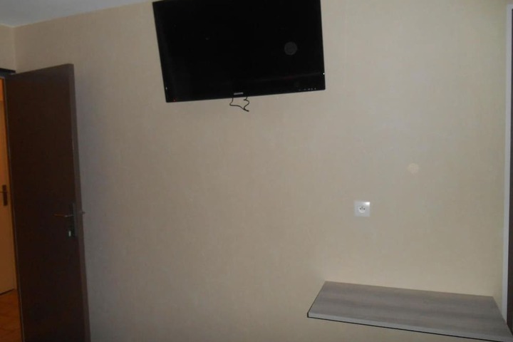 Room 10 of 42