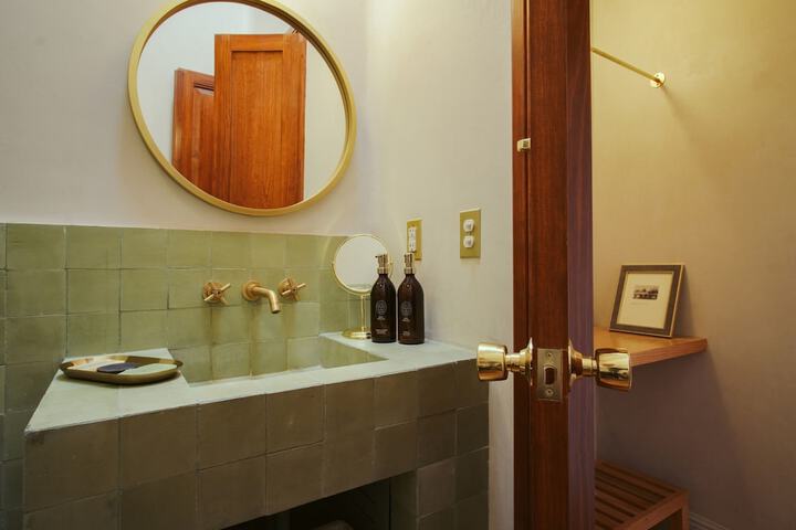 Room 45 of 222