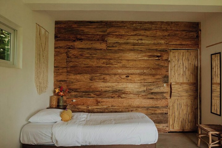 Room 36 of 148