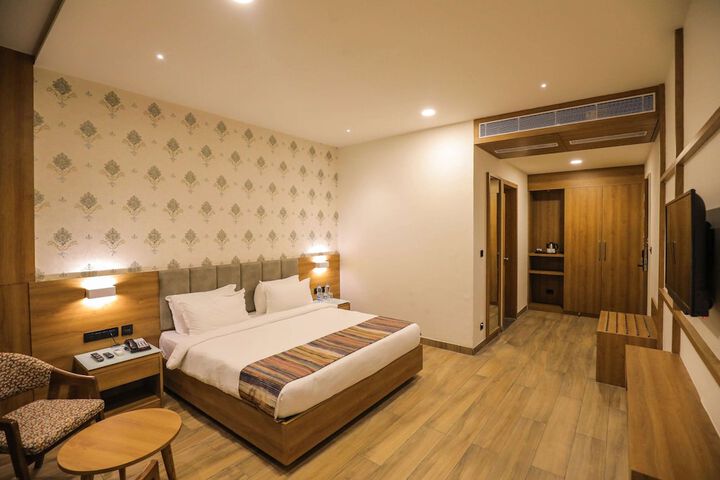 Room 4 of 11