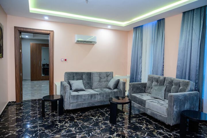 Room 42 of 166