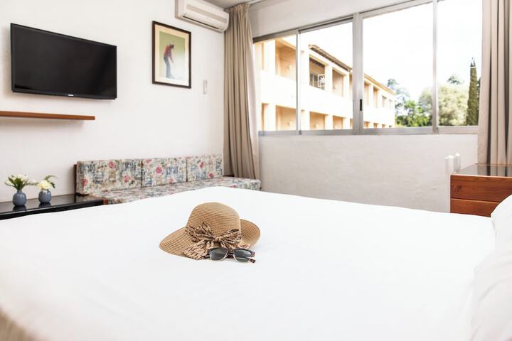 Room 32 of 79