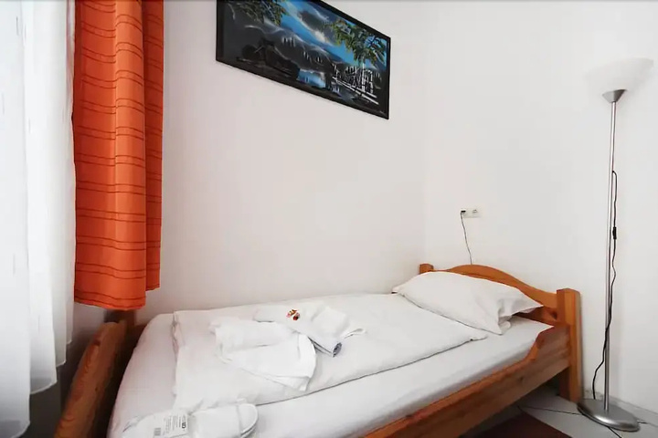 Room 3 of 9