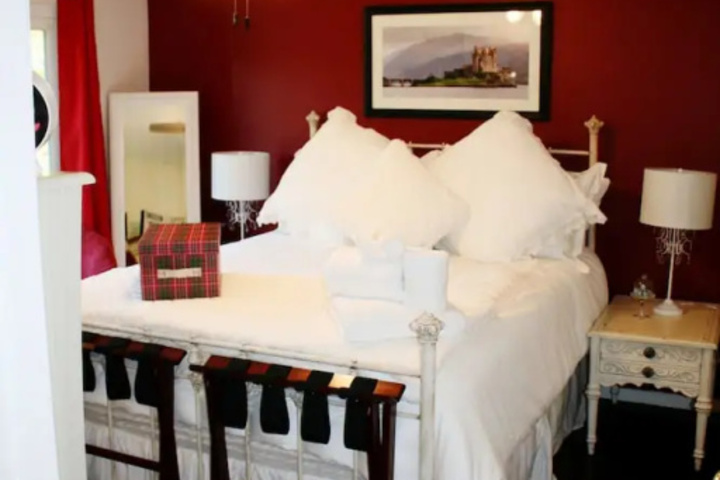 The Tartan House B & B