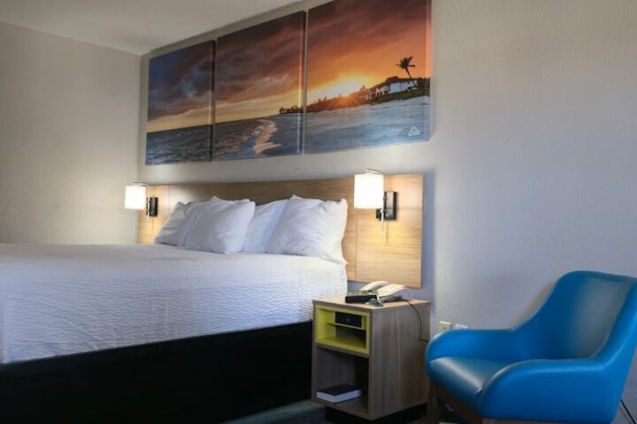Room 15 of 26