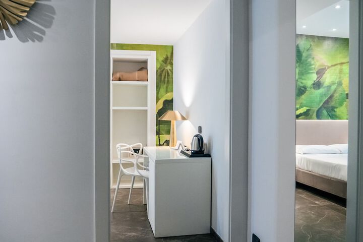 Room 15 of 42