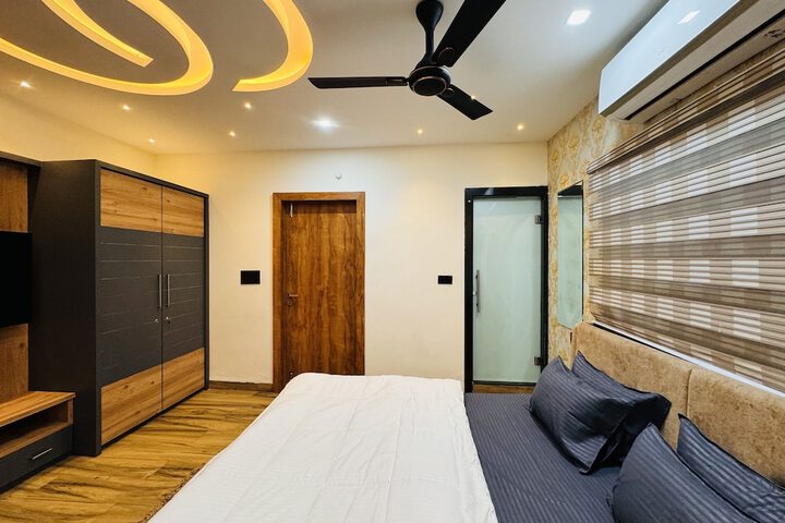 Room 4 of 20